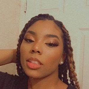 Meet your Posher, Deedee